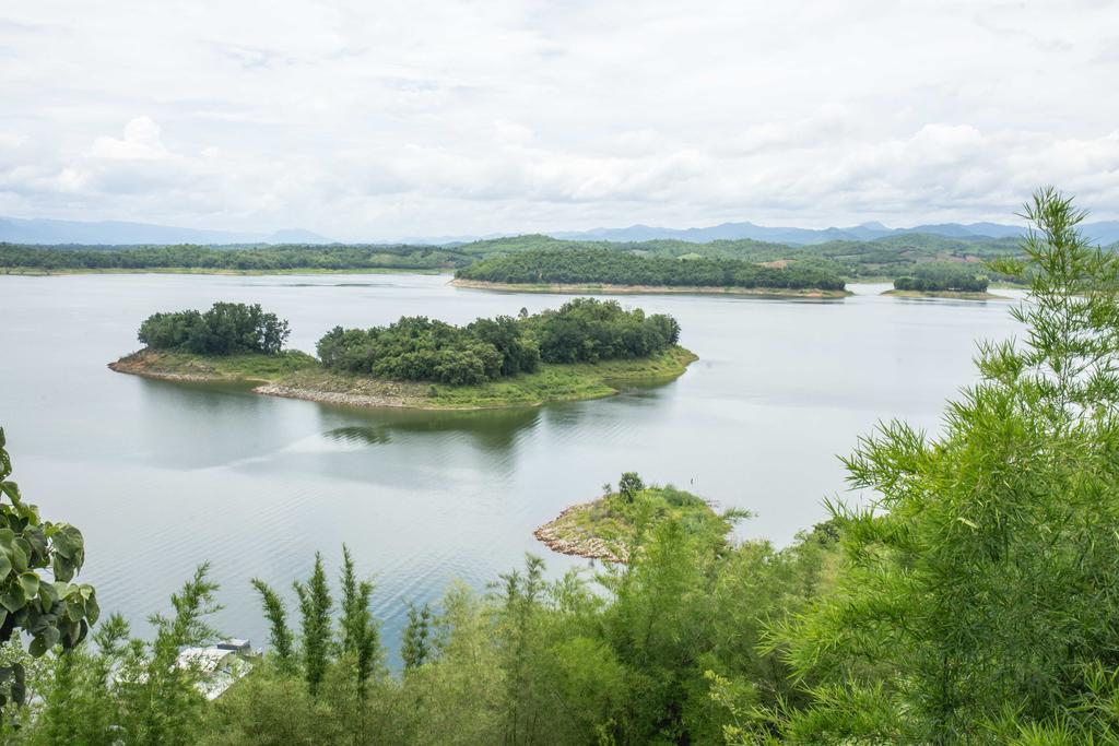 Thawsi Lake Hill Si Sawat Екстериор снимка